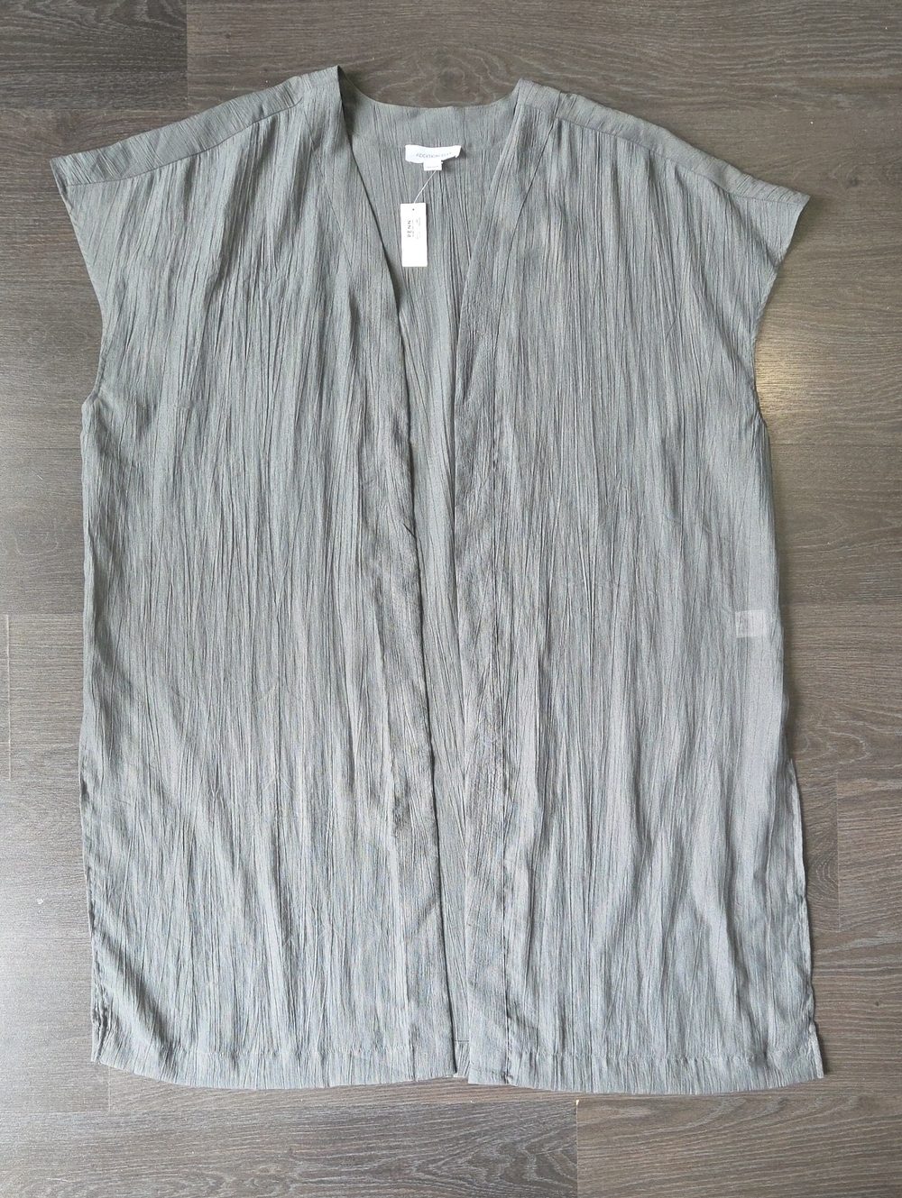 Penningtons Light Gray Crinkle V-Neck Tunic Top